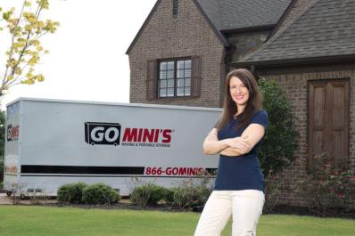 Client in front of Go Mini's unit